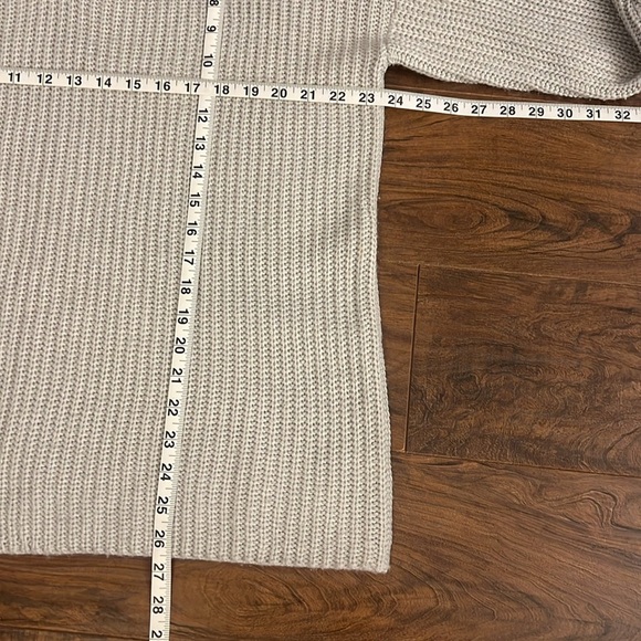 She + Sky Oatmeal Long Sleeve Cut Out Sweater, Sz. M/L - Picture 10 of 10